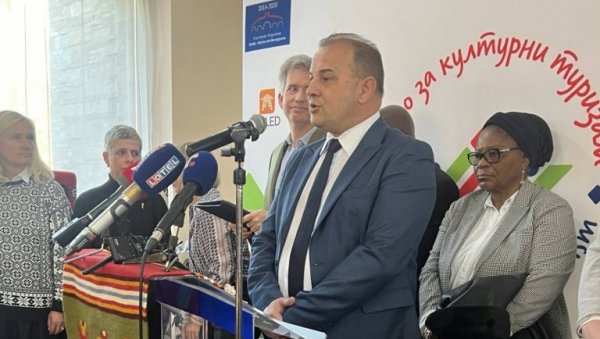 ДЕЛА ПО МУСТРАМА НАШИХ СТАРАМАЈКИ: Колонија пустовања у Вуковом Тршићу ДЕЛА ПО МУСТРАМА НАШИХ СТАРАМАЈКИ: Колонија пустовања у Вуковом Тршићу