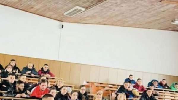 ДЕТИЊСТВО ПРОВЕДЕНО КРАЈ ТАМИША: Ученички радови у литерарном зборнику Сечња ДЕТИЊСТВО ПРОВЕДЕНО КРАЈ ТАМИША: Ученички радови у литерарном зборнику Сечња
