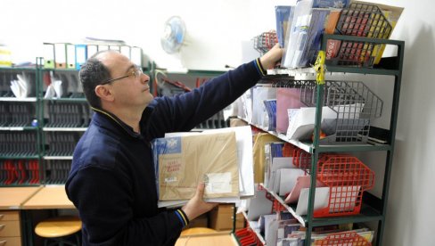 I SLANJE POŠILJKI PREKO PAKETOMATA: U unutrašnjem saobraćaju paket će moći da se uruči i bez potpisa I SLANJE POŠILJKI PREKO PAKETOMATA: U unutrašnjem saobraćaju paket će moći da se uruči i bez potpisa