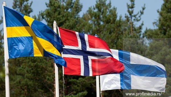 КАКО ПРЕЖИВЕТИ РАТ У три европске земље интензивна подела брошура са саветима за кризне ситуације КАКО ПРЕЖИВЕТИ РАТ У три европске земље интензивна подела брошура са саветима за кризне ситуације
