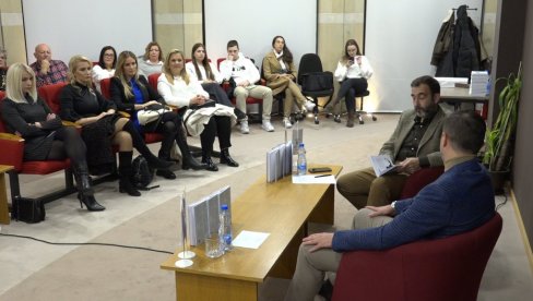 PRVA KNJIGA USPEŠNOG BANKARA: Bojan Brajković predstavio u Paraćinu knjigu „Adamas“ PRVA KNJIGA USPEŠNOG BANKARA: Bojan Brajković predstavio u Paraćinu knjigu „Adamas“