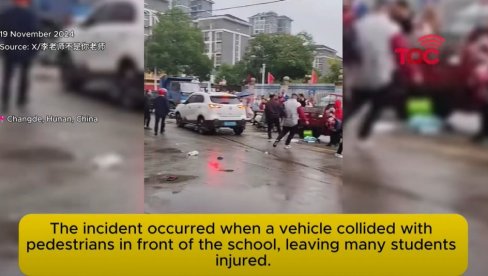(UZNEMIRUJUĆE): DŽipom uleteo u decu ispred škole, besna masa gotovo linčovala vozača u Kini (VIDEO) (UZNEMIRUJUĆE): DŽipom uleteo u decu ispred škole, besna masa gotovo linčovala vozača u Kini (VIDEO)