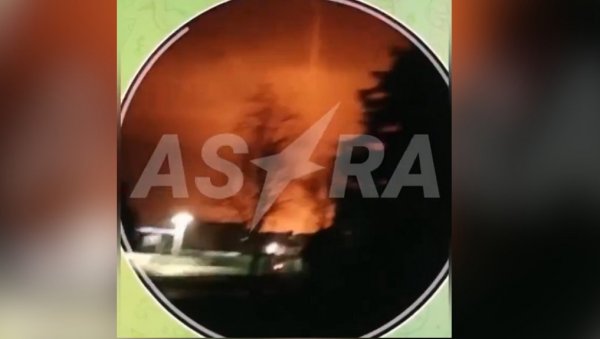 УКРАЈИНЦИ НАПАЛИ РУСКО СКЛАДИШТЕ ОРУЖЈА: Тврде да се ту крије муниција Северне Кореје (ФОТО/ВИДЕО) УКРАЈИНЦИ НАПАЛИ РУСКО СКЛАДИШТЕ ОРУЖЈА: Тврде да се ту крије муниција Северне Кореје (ФОТО/ВИДЕО)