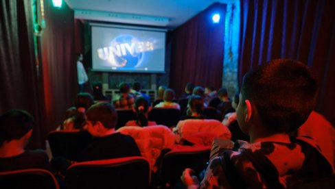 MALI BIOSKOP U MALOM GRADU: Fondacija Mozzart pomogla rad bioskopa „Cinema Punto“ u Šidu MALI BIOSKOP U MALOM GRADU: Fondacija Mozzart pomogla rad bioskopa „Cinema Punto“ u Šidu