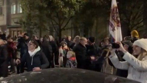 ZLOUPOTREBA DECE U VALJEVU: Lažni ekolog Branko Ivković ponovo gura najmlađe u prve redove? (VIDEO) ZLOUPOTREBA DECE U VALJEVU: Lažni ekolog Branko Ivković ponovo gura najmlađe u prve redove? (VIDEO)