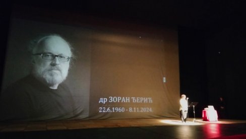 PRVO POSTAO PESNIK, PA UPISAO KNJIŽEVNOST: Srpsko narodno pozorište oprostilo se od višegodišnjeg upravnika Zorana Đerića PRVO POSTAO PESNIK, PA UPISAO KNJIŽEVNOST: Srpsko narodno pozorište oprostilo se od višegodišnjeg upravnika Zorana Đerića