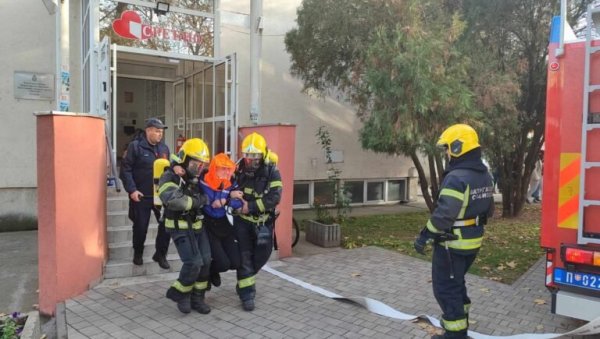 ДА БУДУ СПРЕМНИ ЗА СТВАРНЕ ОПАСНОСТИ: Јавно показна вежба одржана у Ћуприји ДА БУДУ СПРЕМНИ ЗА СТВАРНЕ ОПАСНОСТИ: Јавно показна вежба одржана у Ћуприји