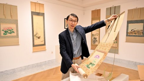 SRBI I JAPANCI NEGUJU TRADICIJU: Izložba slika iz privatne kolekcije ambasadora Akira Imamura SRBI I JAPANCI NEGUJU TRADICIJU: Izložba slika iz privatne kolekcije ambasadora Akira Imamura