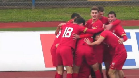 HRVATSKA NA KOLENIMA! Ovako su omladinci Srbije napunili mrežu Hrvata - usred lijepe njihove (VIDEO) HRVATSKA NA KOLENIMA! Ovako su omladinci Srbije napunili mrežu Hrvata - usred lijepe njihove (VIDEO)