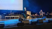 MOJ PRVI KONCERT U OVOM PROSTORU: Aca Lukas započeo najveću žurku na Balkanu (FOTO) MOJ PRVI KONCERT U OVOM PROSTORU: Aca Lukas započeo najveću žurku na Balkanu (FOTO)