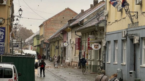 ИЗ КОШАВЕ У ЈАК ОЛУЈНИ ВЕТАР: Погоршање времена отерао са улица грађане Зрењанина ИЗ КОШАВЕ У ЈАК ОЛУЈНИ ВЕТАР: Погоршање времена отерао са улица грађане Зрењанина