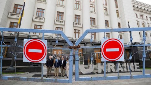 DRAMA U KIJEVU: Strane ambasade kupe prnje, zapadnjaci očekuju snažan ruski udar DRAMA U KIJEVU: Strane ambasade kupe prnje, zapadnjaci očekuju snažan ruski udar