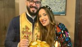 DANICA CRNOGORČEVIĆ SLAVI ARANĐELOVDAN: Slavski kolač, sveća i krst u toplom domu (FOTO) DANICA CRNOGORČEVIĆ SLAVI ARANĐELOVDAN: Slavski kolač, sveća i krst u toplom domu (FOTO)