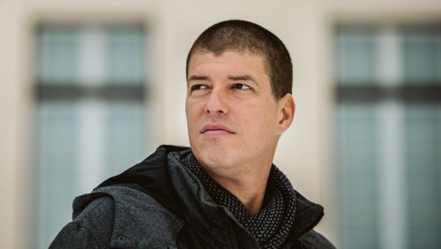 PRIČE LJUBLJANSKIH ČEFURJA PRED BEOGRADSKOM PUBLIKOM: Slovenački pisac Goran Vojnović gost programa Booking Balkan PRIČE LJUBLJANSKIH ČEFURJA PRED BEOGRADSKOM PUBLIKOM: Slovenački pisac Goran Vojnović gost programa Booking Balkan
