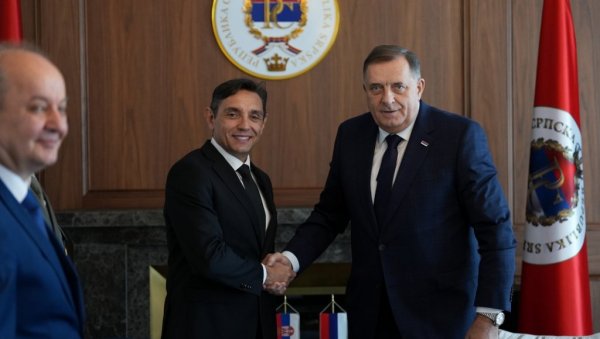 ПОТПРЕДСЕДНИК ВЛАДЕ СРБИЈЕ И СЕНАТОР СРПСКЕ ВУЛИН: Србија има јасну дејтонску позицију, поштујемо БиХ и њен интегритет ПОТПРЕДСЕДНИК ВЛАДЕ СРБИЈЕ И СЕНАТОР СРПСКЕ ВУЛИН: Србија има јасну дејтонску позицију, поштујемо БиХ и њен интегритет