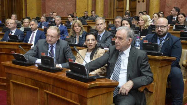 ХОЋЕ ДА РУШЕ ВЛАДУ, ИМАЈУ САМО 81 ГЛАС: Опозициони посланици поднели нови захтев за изјашњавање о Вучевићевом тиму ХОЋЕ ДА РУШЕ ВЛАДУ, ИМАЈУ САМО 81 ГЛАС: Опозициони посланици поднели нови захтев за изјашњавање о Вучевићевом тиму