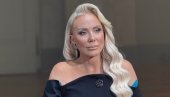 DOBRA SAM TI BILA: Lepa Brena jednim potezom izazvala rolerkoster emocija (FOTO/VIDEO) DOBRA SAM TI BILA: Lepa Brena jednim potezom izazvala rolerkoster emocija (FOTO/VIDEO)