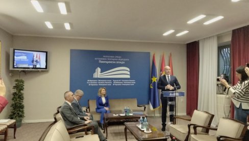 NOVA PODRŠKA VOJVOĐANSKIM OPŠTINAMA: Za slobodan pristup internetu i uvođenje video-nadzora pet miliona dinara NOVA PODRŠKA VOJVOĐANSKIM OPŠTINAMA: Za slobodan pristup internetu i uvođenje video-nadzora pet miliona dinara
