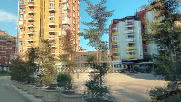 ИЗ ЗАТВОРЕНЕ ФИЛИЈАЛЕ ПОШТЕ СРБИЈЕ У СЕВЕРНОМ ДЕЛУ МИТРОВИЦЕ: Службеници тзв. косовске агенције однели инвентар ИЗ ЗАТВОРЕНЕ ФИЛИЈАЛЕ ПОШТЕ СРБИЈЕ У СЕВЕРНОМ ДЕЛУ МИТРОВИЦЕ: Службеници тзв. косовске агенције однели инвентар