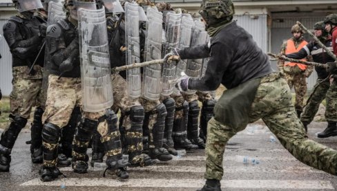 ĆUTE NA UPADE KURTIJEVIH POLICAJACA, A S PRIŠTINOM SPREMAJU ZAJEDNIČKU VEŽBU: Kfor, Euleks i tzv. kosovska policija na Zlatnoj sablji 2024 ĆUTE NA UPADE KURTIJEVIH POLICAJACA, A S PRIŠTINOM SPREMAJU ZAJEDNIČKU VEŽBU: Kfor, Euleks i tzv. kosovska policija na Zlatnoj sablji 2024