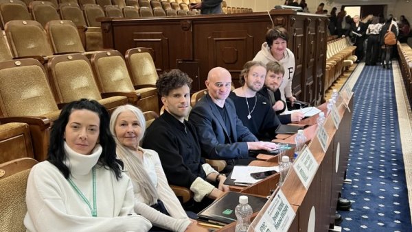 СРПКИЊА ОДЛУЧУЈЕ О НАЈБОЉИМА, ПОДУЧАВА ИГРАЧЕ: Јована Иконић члан жирија на 35. Интернационалном фестивалу кореографије у Белорусији СРПКИЊА ОДЛУЧУЈЕ О НАЈБОЉИМА, ПОДУЧАВА ИГРАЧЕ: Јована Иконић члан жирија на 35. Интернационалном фестивалу кореографије у Белорусији