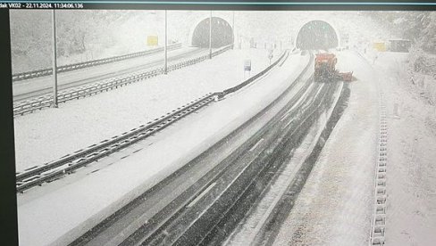 HAOS ZBOG VREMENSKIH NEPOGODA I U REGIONU: Zatvoren A6 i tunel Sveti Rok, Paški most otvoren samo za putnička vozila (FOTO/VIDEO) HAOS ZBOG VREMENSKIH NEPOGODA I U REGIONU: Zatvoren A6 i tunel Sveti Rok, Paški most otvoren samo za putnička vozila (FOTO/VIDEO)