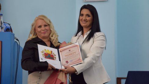 UMRO JE VELIKI ČOVEK: Silvana Veselinović povodom preranog odlaska Dragana Markovića Palme UMRO JE VELIKI ČOVEK: Silvana Veselinović povodom preranog odlaska Dragana Markovića Palme