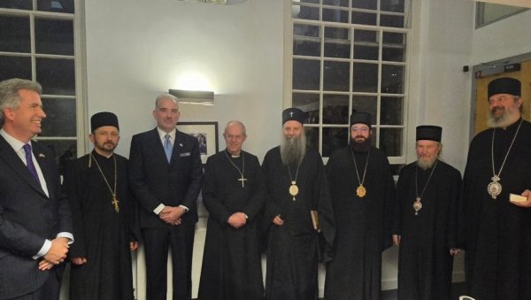ПАТРИЈАРХ ПОРФИРИЈЕ У ЛОНДОНУ: СПЦ никада неће заборавити да је током и после Првог светског рата Англиканска црква уступила своје храмове ПАТРИЈАРХ ПОРФИРИЈЕ У ЛОНДОНУ: СПЦ никада неће заборавити да је током и после Првог светског рата Англиканска црква уступила своје храмове