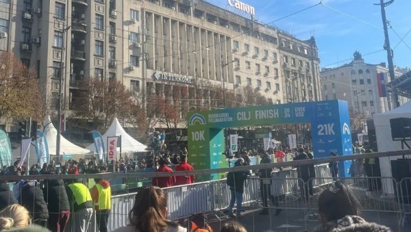 ОДРЖАН ПЕТИ БЕОГРАДСКИ ПОЛУМАРАТОН: Учествовало чак 5.000 тркача - Бабић успео да одбрани титулу (ВИДЕО) ОДРЖАН ПЕТИ БЕОГРАДСКИ ПОЛУМАРАТОН: Учествовало чак 5.000 тркача - Бабић успео да одбрани титулу (ВИДЕО)