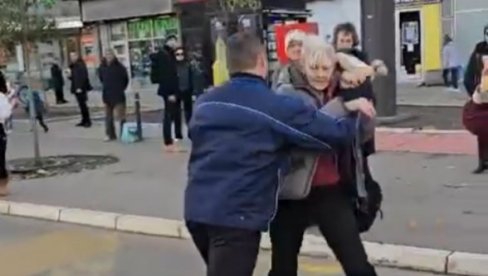 ШУТИРАЈУ ЖЕНЕ И УНОСЕ ИМ СЕ У ЛИЦЕ: Језиви снимци са насилног протеста у Новом Саду (ВИДЕО) ШУТИРАЈУ ЖЕНЕ И УНОСЕ ИМ СЕ У ЛИЦЕ: Језиви снимци са насилног протеста у Новом Саду (ВИДЕО)