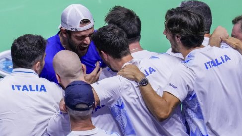 ITALIJA NA KORAK DO TROFEJA U DEJVIS KUPU: Beretini doneo prednost azurima, čeka se Siner za odbranu salatare ITALIJA NA KORAK DO TROFEJA U DEJVIS KUPU: Beretini doneo prednost azurima, čeka se Siner za odbranu salatare