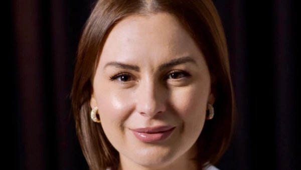 ЗАДРЖАЛИ МЕ САТ, ТРАЖИЛИ ДА ПРЕДАМ ТЕЛЕФОН: Српкињу због снимања на Бистричком мосту малтретирали припадници тзв. косовске полиције ЗАДРЖАЛИ МЕ САТ, ТРАЖИЛИ ДА ПРЕДАМ ТЕЛЕФОН: Српкињу због снимања на Бистричком мосту малтретирали припадници тзв. косовске полиције