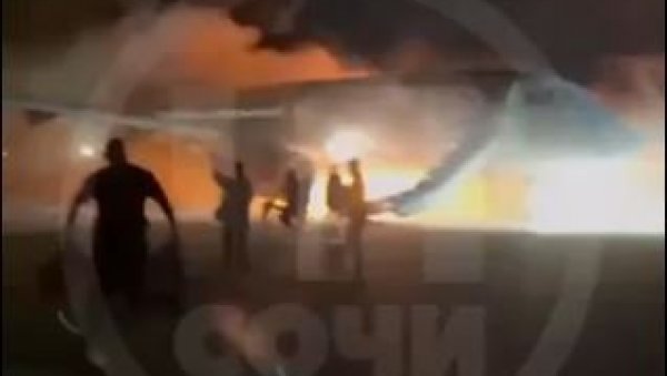 ЈЕЗИВИ СНИМЦИ: Путници беже након што се руски авон запалио на писти у Анталији (ВИДЕО) ЈЕЗИВИ СНИМЦИ: Путници беже након што се руски авон запалио на писти у Анталији (ВИДЕО)