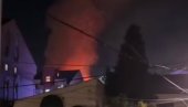 IMA POVREĐENIH U POŽARU: Stravična scena kod Cvetkove pijace (FOTO/VIDEO) IMA POVREĐENIH U POŽARU: Stravična scena kod Cvetkove pijace (FOTO/VIDEO)