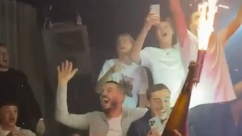ŠOK NA OSTRVU! Igrači slavili u kafani otkaz treneru, navijači ih stavili na stub srama (VIDEO) ŠOK NA OSTRVU! Igrači slavili u kafani otkaz treneru, navijači ih stavili na stub srama (VIDEO)