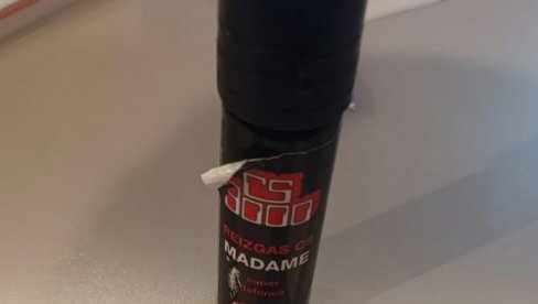 DVA BIBER-SPREJA ODUZETA OD DVE ŽENE U SKUPŠTINI (FOTO) DVA BIBER-SPREJA ODUZETA OD DVE ŽENE U SKUPŠTINI (FOTO)