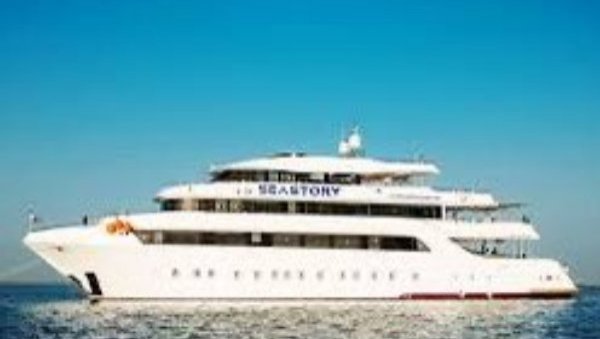 ПОТОНУО БРОД ПУН ТУРИСТА: Хеликоптери и морнарица трагају за несталима у Египту ПОТОНУО БРОД ПУН ТУРИСТА: Хеликоптери и морнарица трагају за несталима у Египту