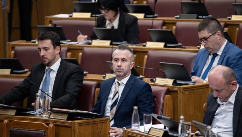 POSLANICI I SUDIJE U KLINČU: Predstavnici pravosudne vlasti traže od SDT da istraži optužbe da su saveznici kriminalcima POSLANICI I SUDIJE U KLINČU: Predstavnici pravosudne vlasti traže od SDT da istraži optužbe da su saveznici kriminalcima