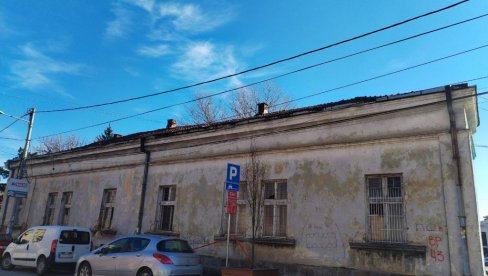 TRAKA KAO UPOZORENJE: Stara neurologija u Vranju čeka rekonstrukciju (FOTO) TRAKA KAO UPOZORENJE: Stara neurologija u Vranju čeka rekonstrukciju (FOTO)