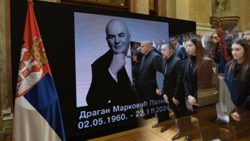 PALMINA PORODICA NA KOMEMORACIJI: Žena Snežana i sinovi Dalibor i Darko sa snajama i unučićima (FOTO) PALMINA PORODICA NA KOMEMORACIJI: Žena Snežana i sinovi Dalibor i Darko sa snajama i unučićima (FOTO)