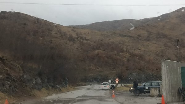 НАСТАВАК ПРОВОКАЦИЈАМА НА СЕВЕРУ КИМ: Постављен камен темељац за још једну подстаницу тзв. косовске полиције НАСТАВАК ПРОВОКАЦИЈАМА НА СЕВЕРУ КИМ: Постављен камен темељац за још једну подстаницу тзв. косовске полиције