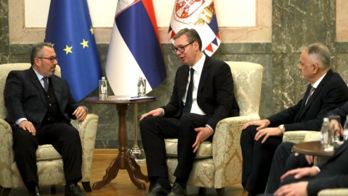 VELIKA SVETKOVINA SRPSKOG SPORTA: Predsednik Aleksandar Vučić priredio prijem za predsednike FIVB i CEV i delegaciju OSS (FOTO) VELIKA SVETKOVINA SRPSKOG SPORTA: Predsednik Aleksandar Vučić priredio prijem za predsednike FIVB i CEV i delegaciju OSS (FOTO)