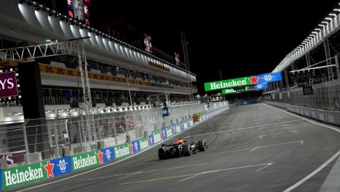 OVO MORA DA JE NEKI NAŠ SMISLIO! Formula 1 u neverici, ogroman broj navijača za džabe gledao trku u Las Vegasu, a recept je urnebesan (VIDEO OVO MORA DA JE NEKI NAŠ SMISLIO! Formula 1 u neverici, ogroman broj navijača za džabe gledao trku u Las Vegasu, a recept je urnebesan (VIDEO