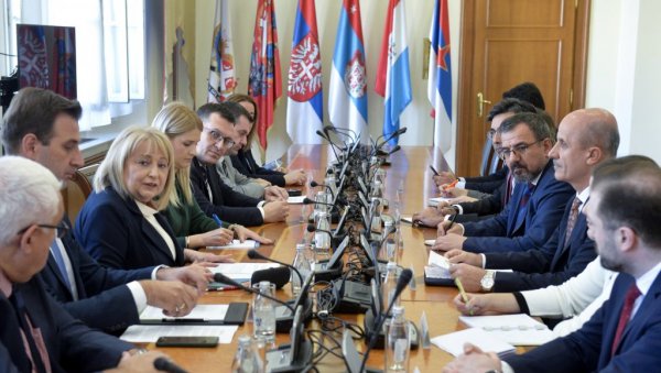 САРАДЊА СА ТУРСКОМ У ОБЛАСТИ ПРОСВЕТЕ: Отвара се одсек за српски језик на факултетима у Истанбулу и Анкари САРАДЊА СА ТУРСКОМ У ОБЛАСТИ ПРОСВЕТЕ: Отвара се одсек за српски језик на факултетима у Истанбулу и Анкари
