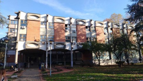 ПРАТИО ОШТЕЋЕНОГ, А ОНДА ГА СУСТИГАО АУТОМОБИЛОМ, ГАЂАО ПИВСКОМ ФЛАШОМ И УДАРАО: Насилник из Земуна заћутао код тужиоца