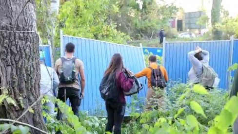 DIVLJANJE OPOZICIJE PO ISTOJ MATRICI: Kako su pre dve godine nasiljem sprečavali gradnju novog mosta u Novom Sadu (VIDEO) DIVLJANJE OPOZICIJE PO ISTOJ MATRICI: Kako su pre dve godine nasiljem sprečavali gradnju novog mosta u Novom Sadu (VIDEO)