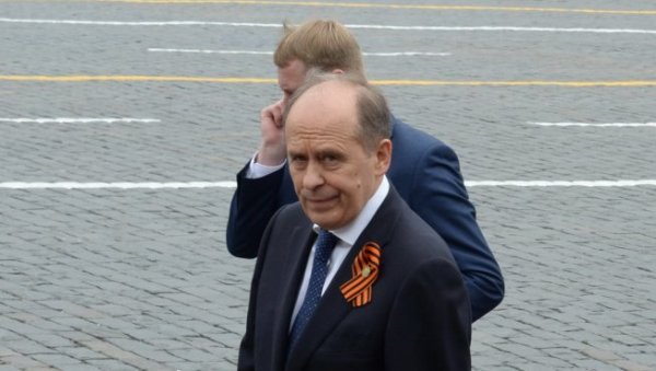 ПРЉАВЕ БОМБЕ КАО ДЕО АГРЕСИВНЕ ПОЛИТИКЕ ЗАПАДА Шеф ФСБ-а: Англосаксонци тајно подстичу Кијев на нуклеарни тероризам (ФОТО) ПРЉАВЕ БОМБЕ КАО ДЕО АГРЕСИВНЕ ПОЛИТИКЕ ЗАПАДА Шеф ФСБ-а: Англосаксонци тајно подстичу Кијев на нуклеарни тероризам (ФОТО)