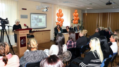 U SMEDEREVU OBELEŽEN DAN BORBE PROTIV NASILJA NAD ŽENAMA: Tribina o značju prevencije i podrške U SMEDEREVU OBELEŽEN DAN BORBE PROTIV NASILJA NAD ŽENAMA: Tribina o značju prevencije i podrške