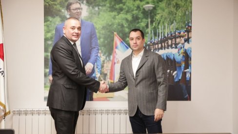 DEJAN ČOKIĆ PRISTUPIO SNS-u: Ne mogu više da gledam kako Đilas i ostatak opozicije na nesreći naroda gradi svoju politiku! DEJAN ČOKIĆ PRISTUPIO SNS-u: Ne mogu više da gledam kako Đilas i ostatak opozicije na nesreći naroda gradi svoju politiku!