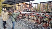 КАО У ХОЛАНДИЈИ, А ПРВИ У СРБИЈИ: Спратни паркинг за бицикле отворен у Новом Саду КАО У ХОЛАНДИЈИ, А ПРВИ У СРБИЈИ: Спратни паркинг за бицикле отворен у Новом Саду